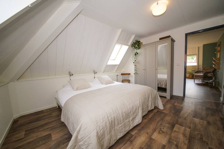 Rest near the coast in farmhouse Eenigenburg