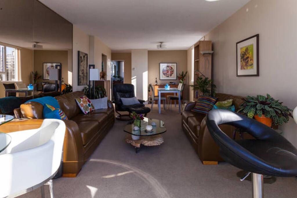 Cozy quiet living dining