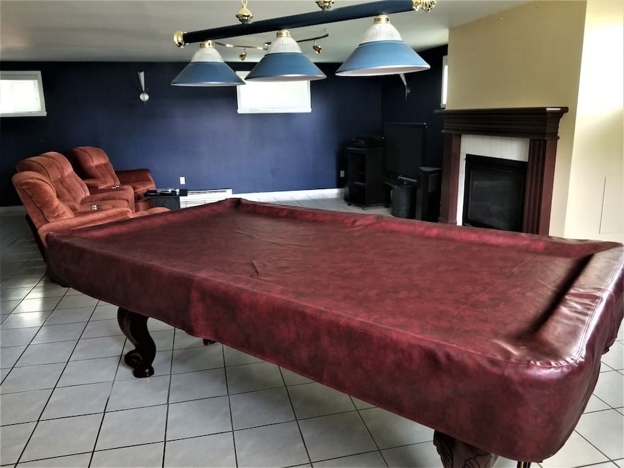 Table de billard et foyer