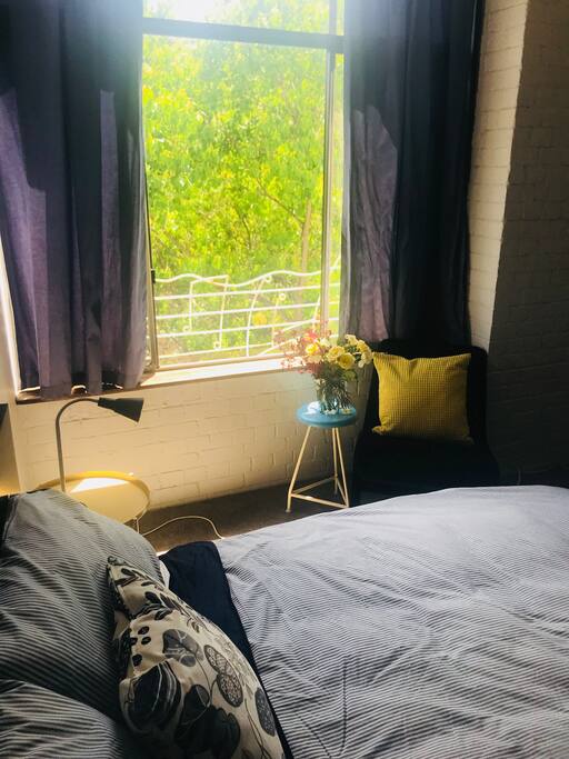 Bedroom, leafy green outlook