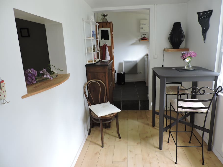 Salle et accès cuisine et SDD