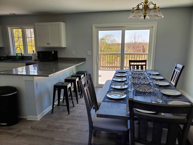 Sleeps 12, Air, 6 Beds, 2 Bath, Central Location!! gallery image 5