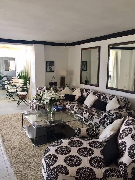 Drop and flop - plenty of sofa space.
