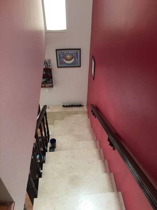 El departamento cuenta con dos pisos