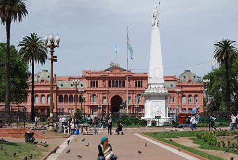Top performing Airbnb: Live Buenos Aires from the best location. in Monserrat