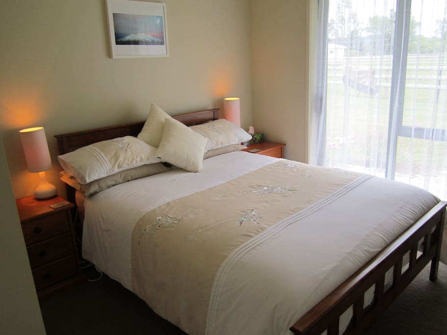 'Ruapehu Room' Guest Bedroom