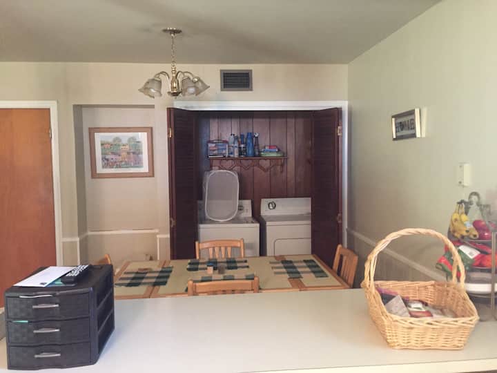 *** Cozy Den With Great Patio Space! *** - Garland, TX