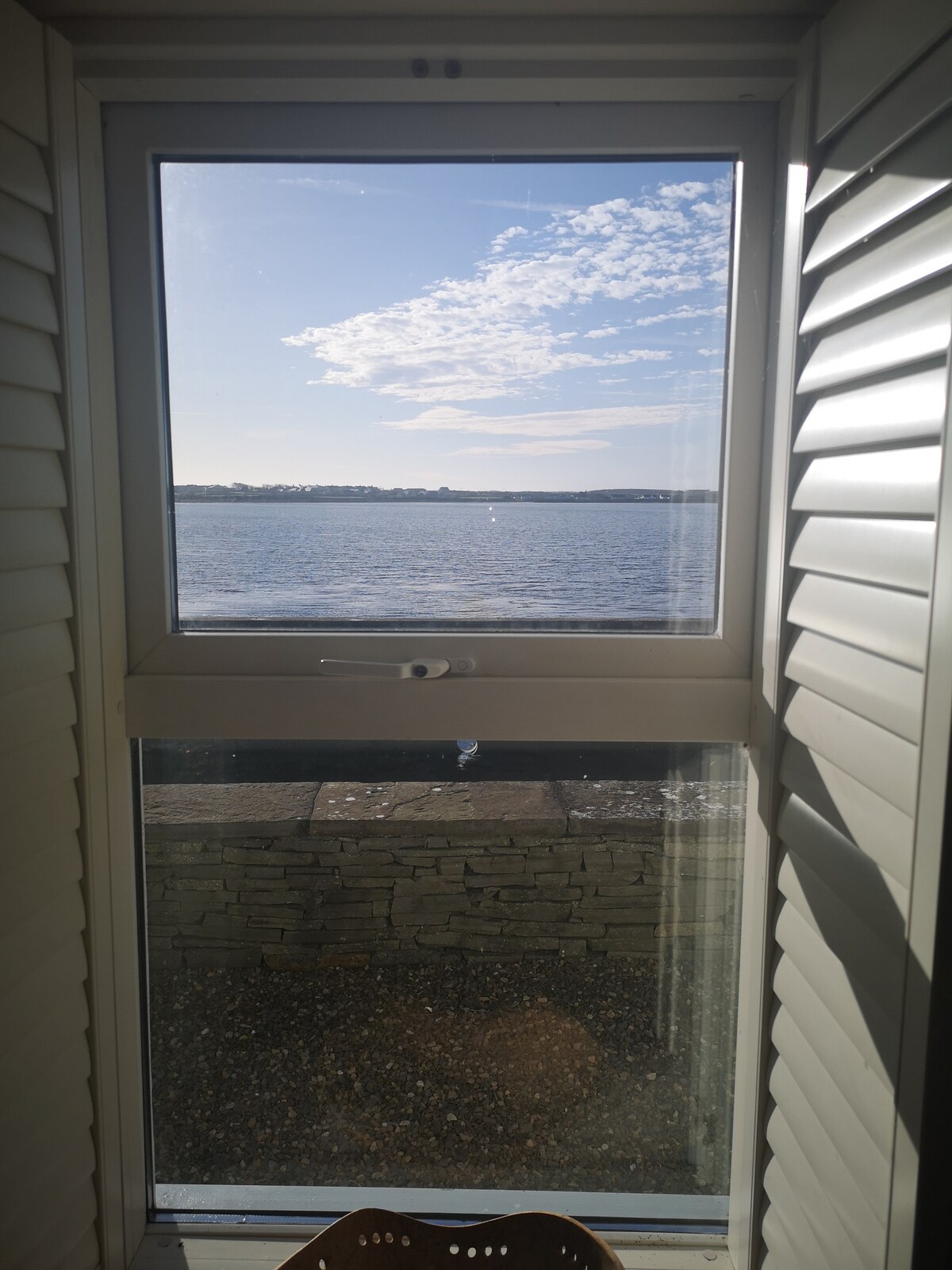 מבט אל הים מהמטבח