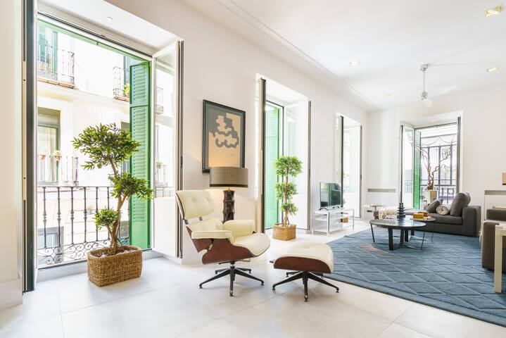 Homeclub | Elegant Apartment in Justice District gallery image 2