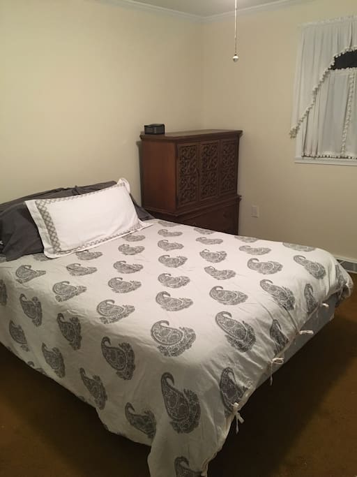 Master Bedroom (Queen)