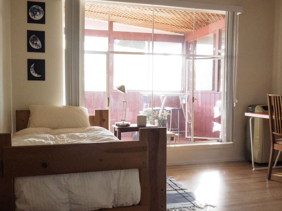 Comfortable and calm single bedroom with private sunroom beyond
