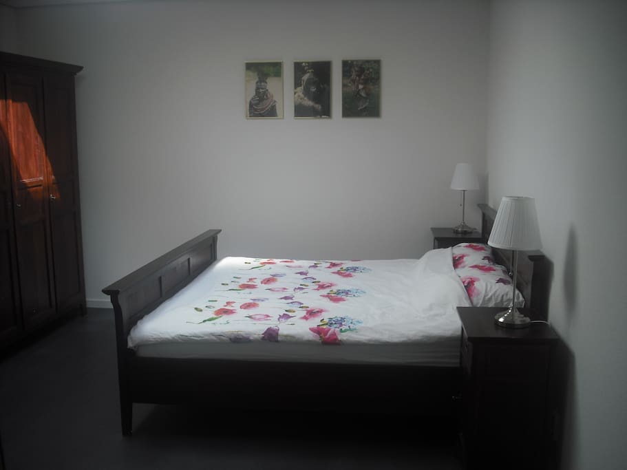 Ruim twee persoons bed