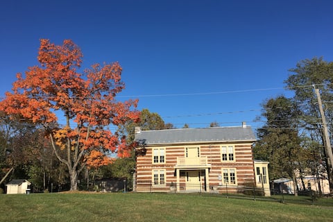 Comfy, Spacious Historic Log House