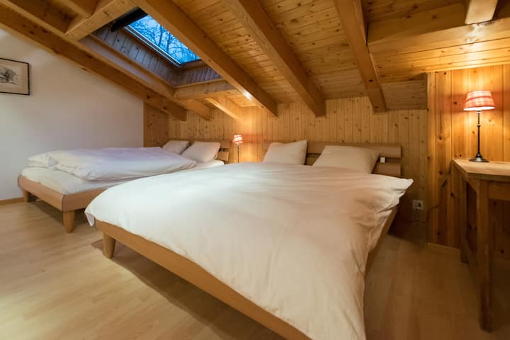 Dormitorios espaciosos de estilo suizo