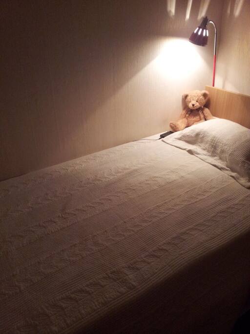 This is my bedroom, which have a single one bed : ) 这里是我的房间✨