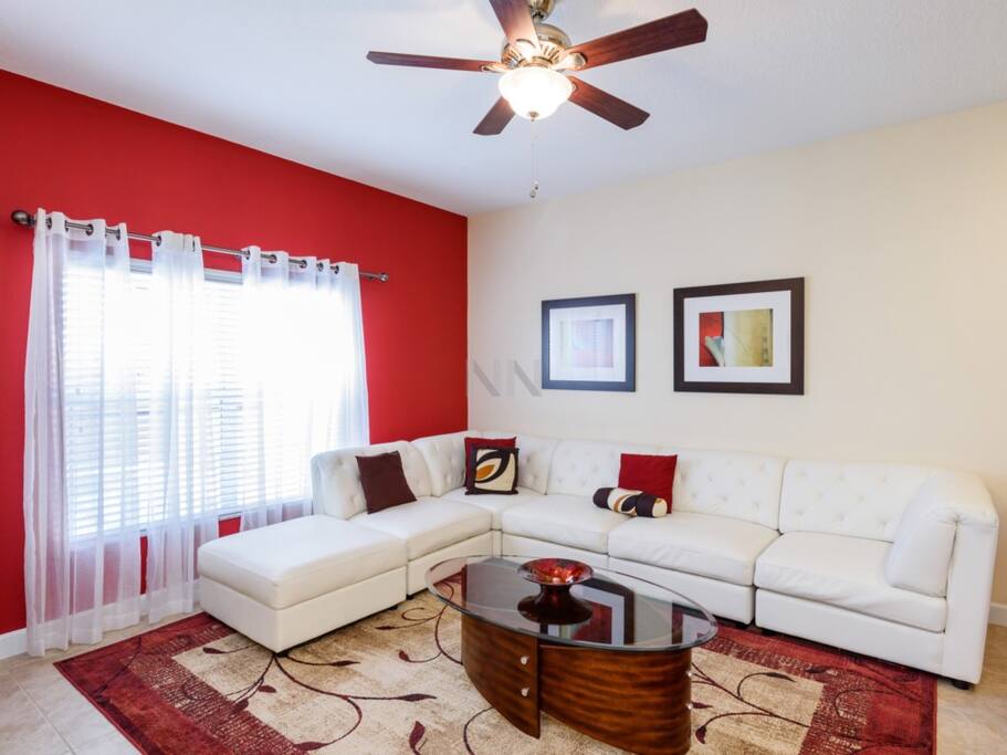 Couch,Furniture,Bedroom,Indoors,Room