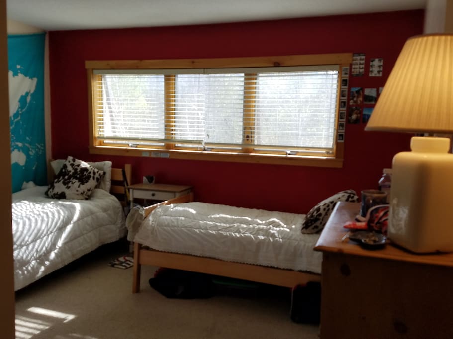2nd bedroom, 2 twin beds
