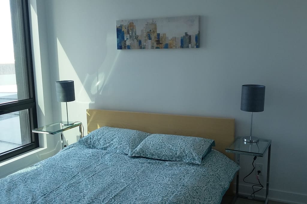 Room with Queen bed