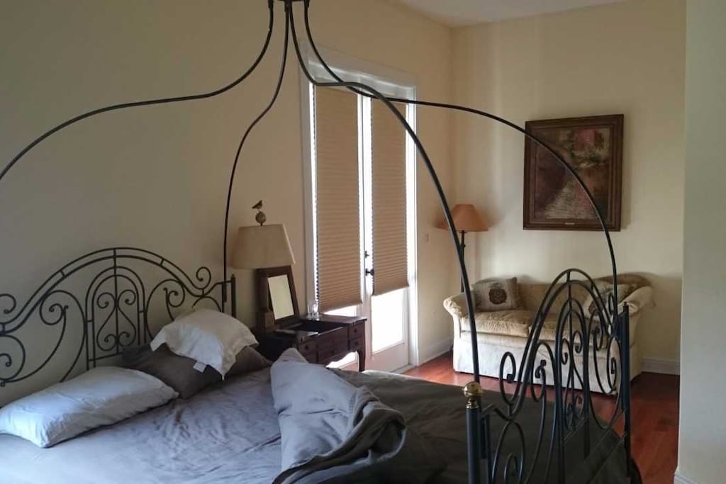 Queen bed & French Doors to Balcony