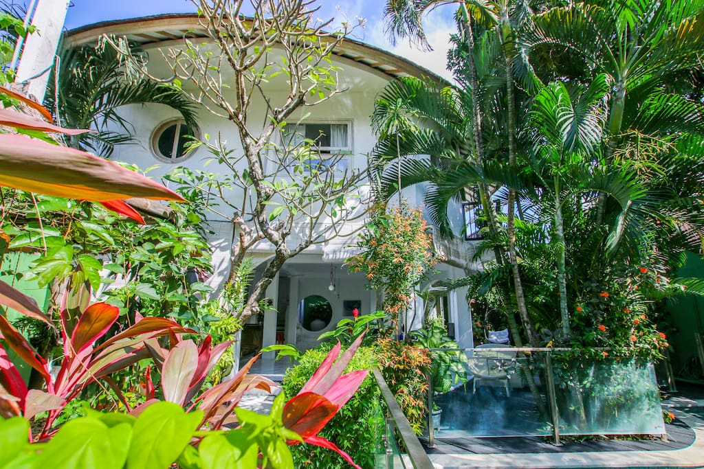 2 stores villa with 4 bedrooms in central Seminyak location
