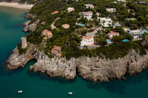 villa with pool with 180° view of the sea