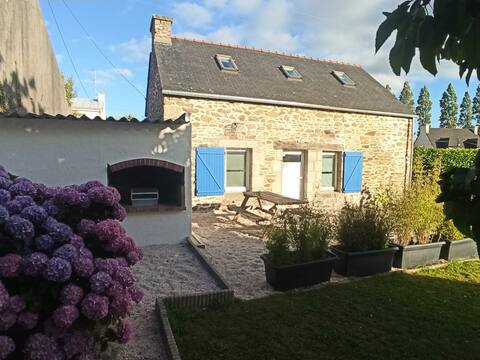 Stone house 4 to 6 people close to sea