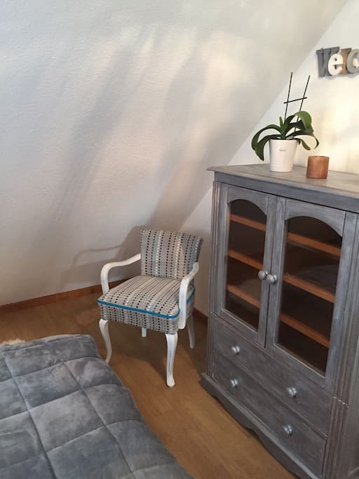 Meuble et chaise Chiné et retapé !!!