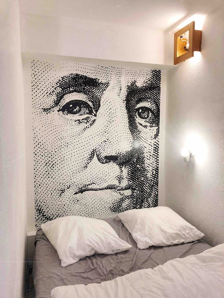 Coin nuit 
Lit double 140x180
závesy štyrinis 