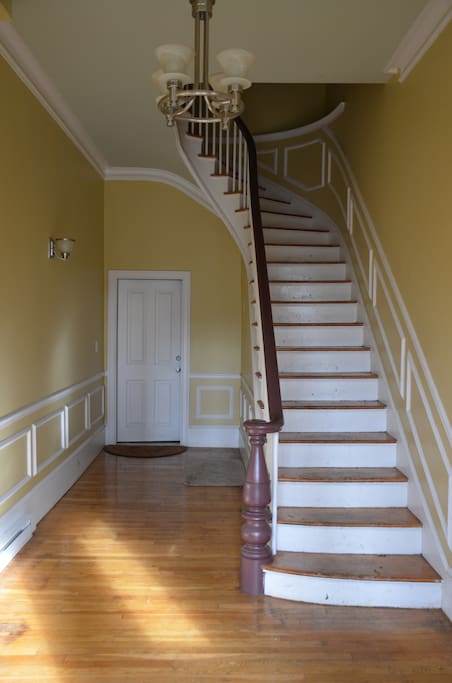 Foyer leading to second/third floor