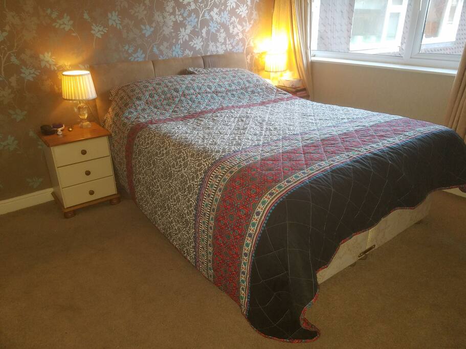 king size bed, sideboard and table lamps