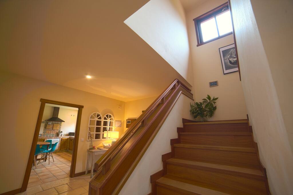 Hall entrada y detalle escalera