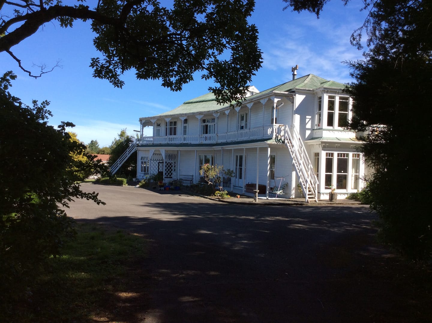 Fareham - Tararua: Sunny, Quiet Room Balcony Views 3
