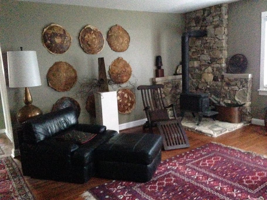 Living room (facing wall)