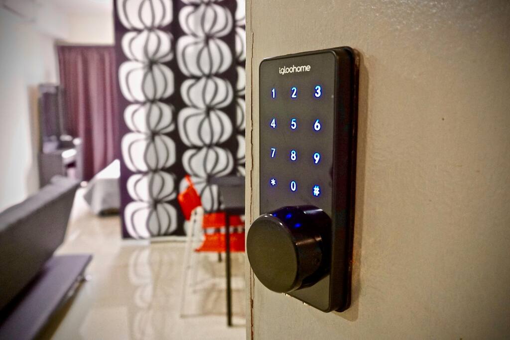 Hassle-free keyless AirBnB preferred smartlock