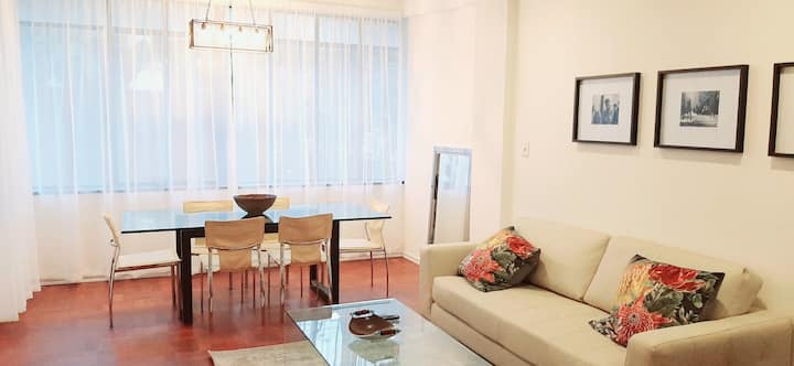 212: Expansive 1 Bedroom Condo In Central Rosebank - Johannesburg