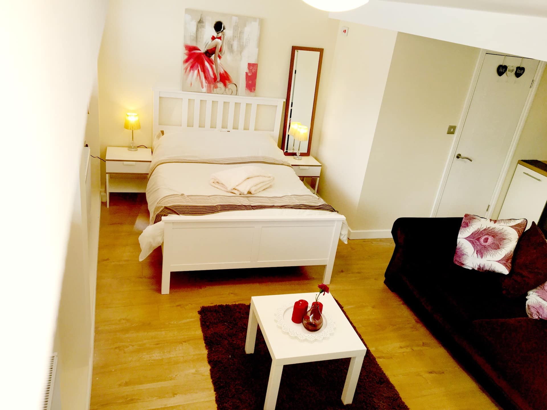 Stunning studio next to Cov station with parking