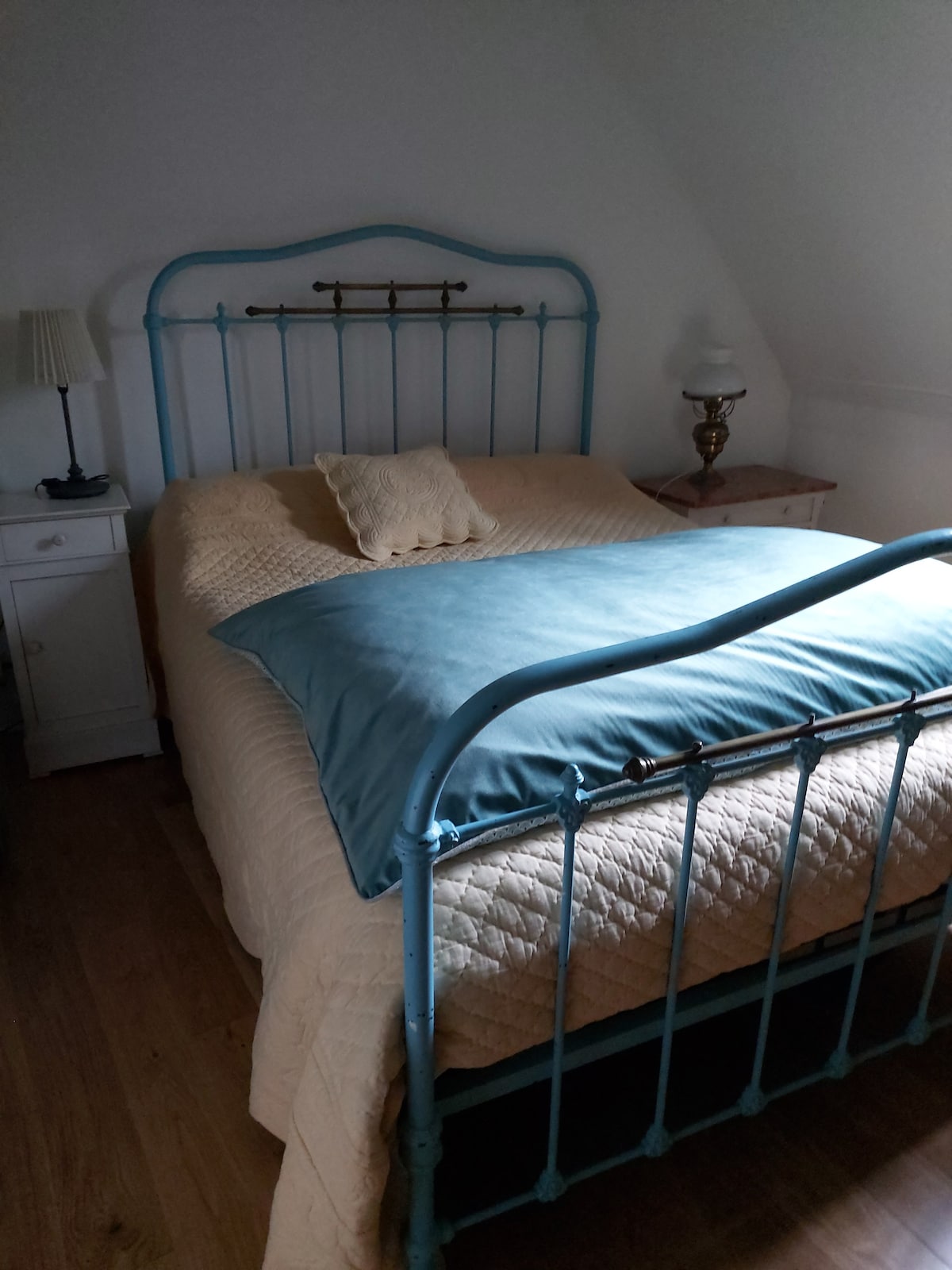 Bedroom 4 upstairs 
140 x 190 bed