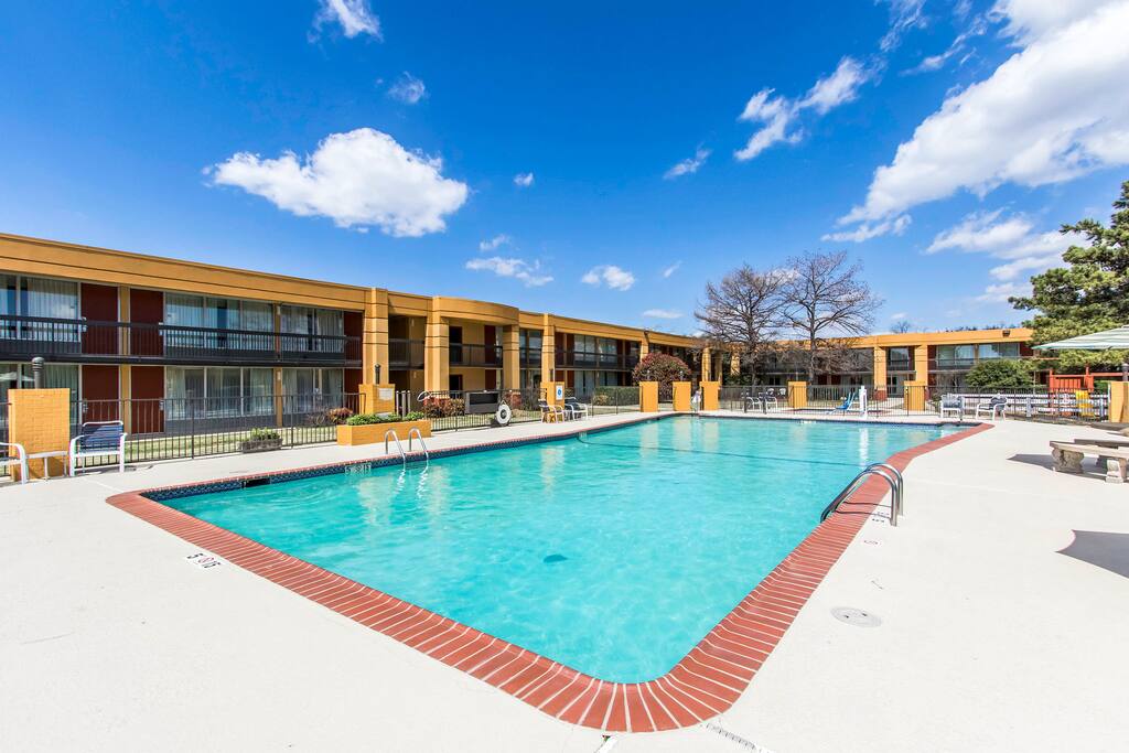 42000 Gallons Pool