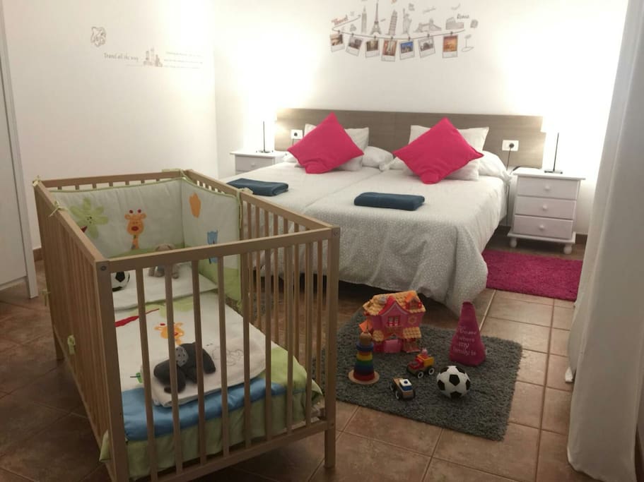 Habitación para una familia con bebe