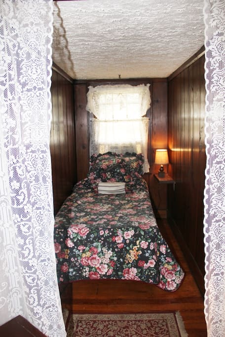 Single Bed in Gable