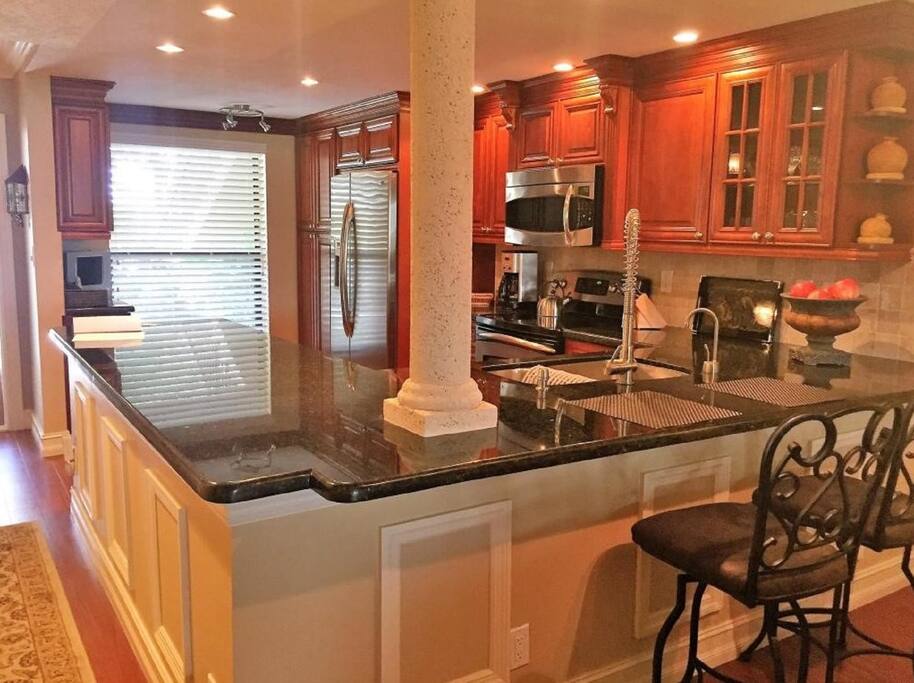 Kitchen and Breakfast Bar