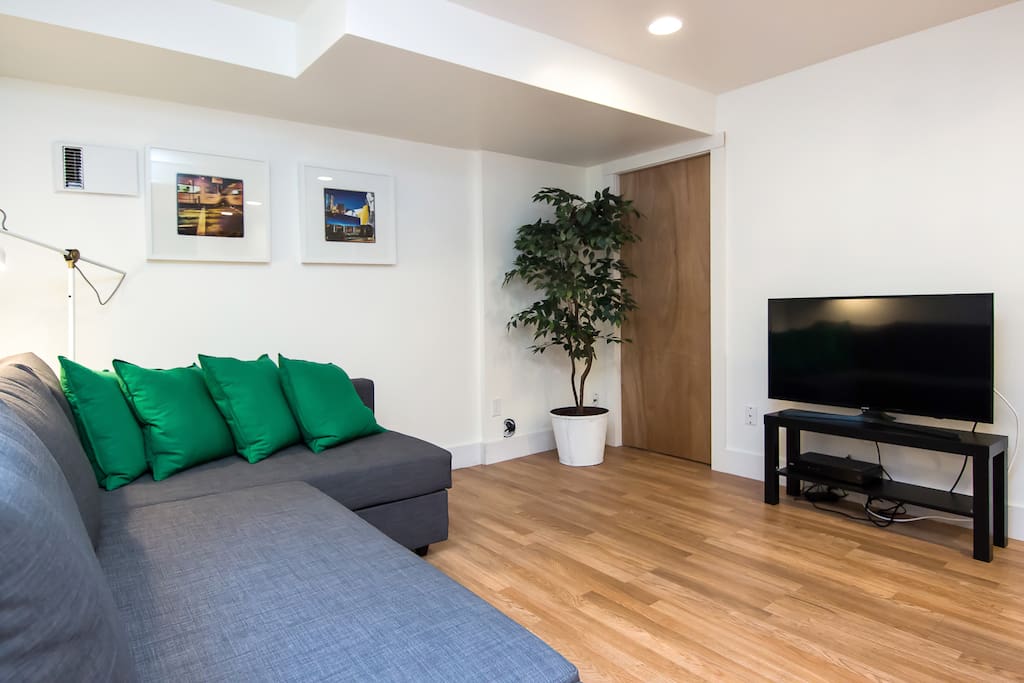 Living room with a smartTV. You can log into your Netflix, Amazon, HBOGO, or Hulu account.