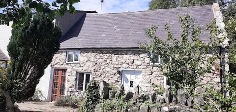 Characterful Farm Cottage off the beaten track