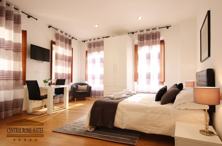 Spacious with view in the Heart of Rome!