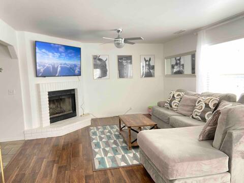 SUPER close to everything!Spacious PV Home