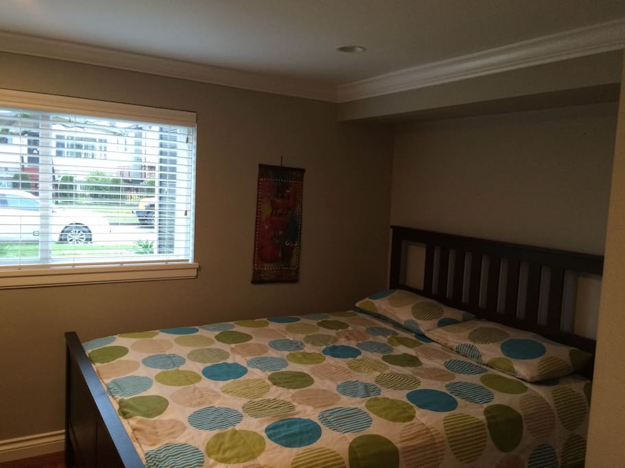 Full bed room with chest of drawers. Bedding supplied.