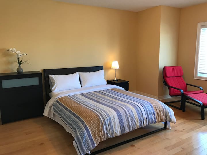 Sovrum #3. (C) 2: a våningen.