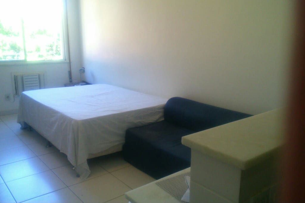 Quarto com cama de casal