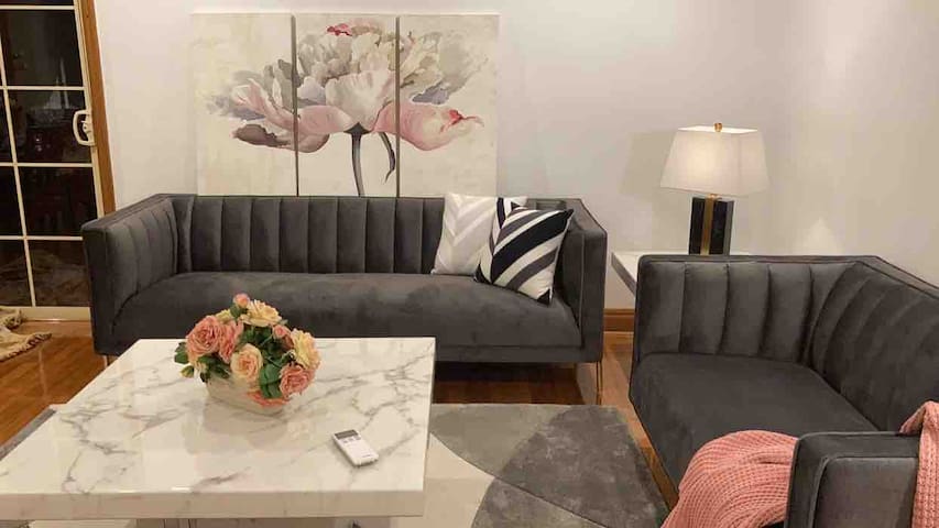 Style/Comfort/Spacious 4 Bedroom House plus study gallery image 2