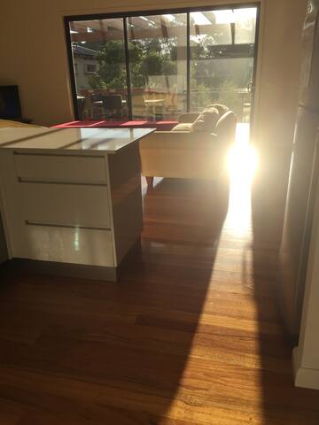 Barefoot Beach House- 40 Sec walk to Beach gallery image 3